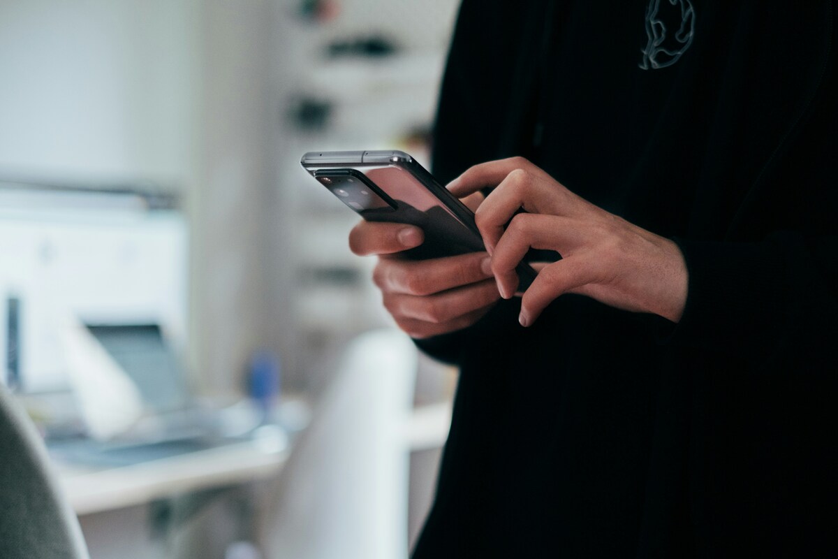 Customer using a smartphone to contact computer support